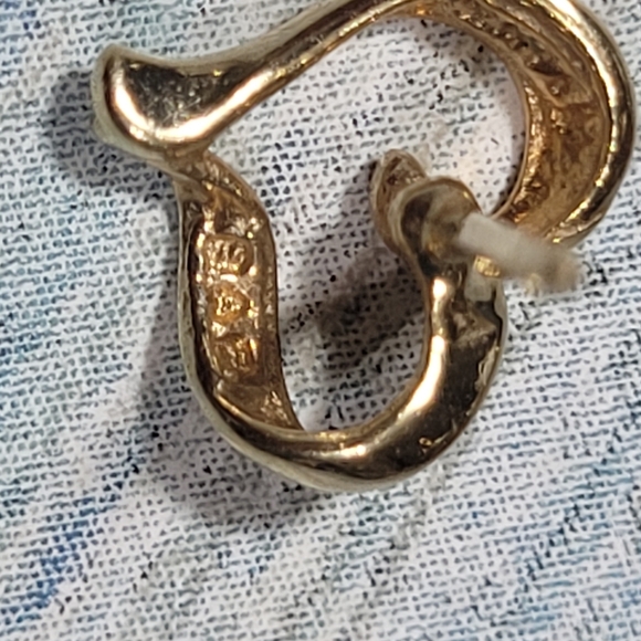 14k Small Heart Earrings. - Picture 4 of 14